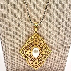 Vintage 70s Biagi Gold Tone Filigree White Pearl Statement Pendant Necklace Y2K